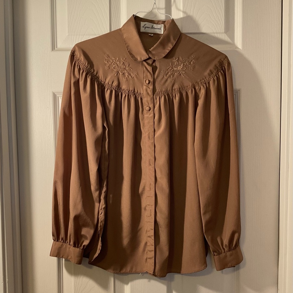 Pretty embroidered yoke blouse S